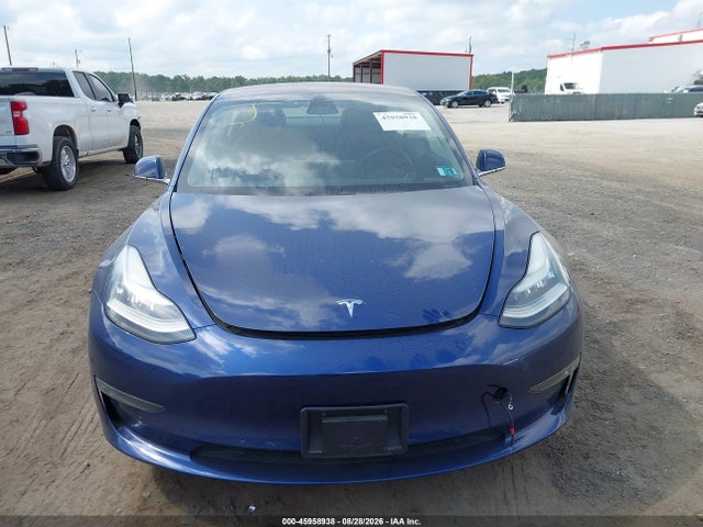 2018 Tesla Model 3 Long Range/mid Range მანქანა იყიდება აუქციონზე, vin: 5YJ3E1EA1JF160218, აუქციონის ნომერი: 45958938