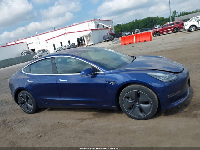 2018 Tesla Model 3 Long Range/mid Range მანქანა იყიდება აუქციონზე, vin: 5YJ3E1EA1JF160218, აუქციონის ნომერი: 45958938