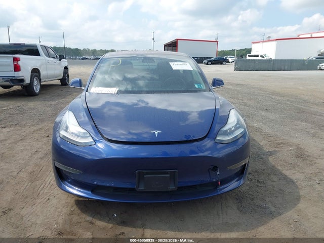 2018 Tesla Model 3 Long Range/mid Range მანქანა იყიდება აუქციონზე, vin: 5YJ3E1EA1JF160218, აუქციონის ნომერი: 45958938