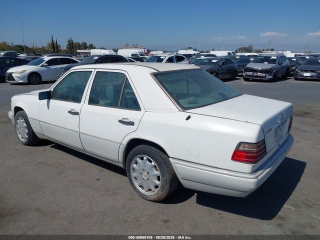 45959108 :رقم المزاد ، WDBEA32E0SC258788 vin ، 1995 Mercedes-benz E 320 Base/320 Special مزاد بيع