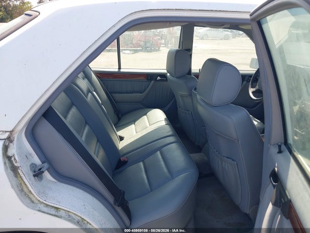 45959108 :رقم المزاد ، WDBEA32E0SC258788 vin ، 1995 Mercedes-benz E 320 Base/320 Special مزاد بيع