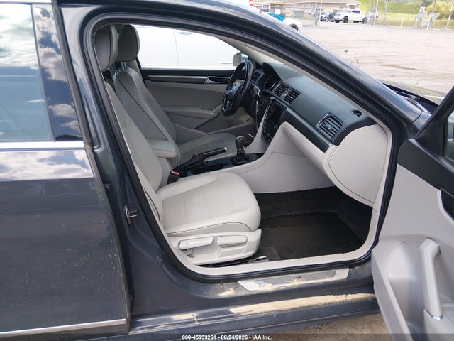45959261 :رقم المزاد ، 1VWDT7A37HC000112 vin ، 2017 Volkswagen Passat 1.8t R-line مزاد بيع