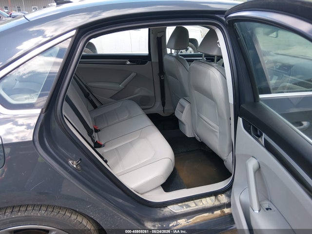 45959261 :رقم المزاد ، 1VWDT7A37HC000112 vin ، 2017 Volkswagen Passat 1.8t R-line مزاد بيع