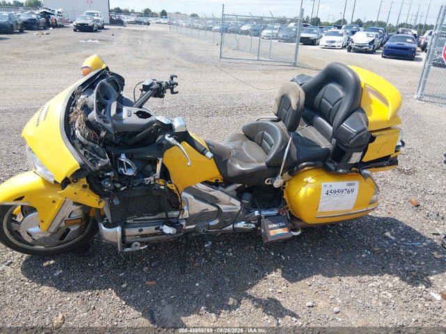 45959769 :رقم المزاد ، 1HFSC47032A111075 vin ، 2002 Honda Gl1800 مزاد بيع