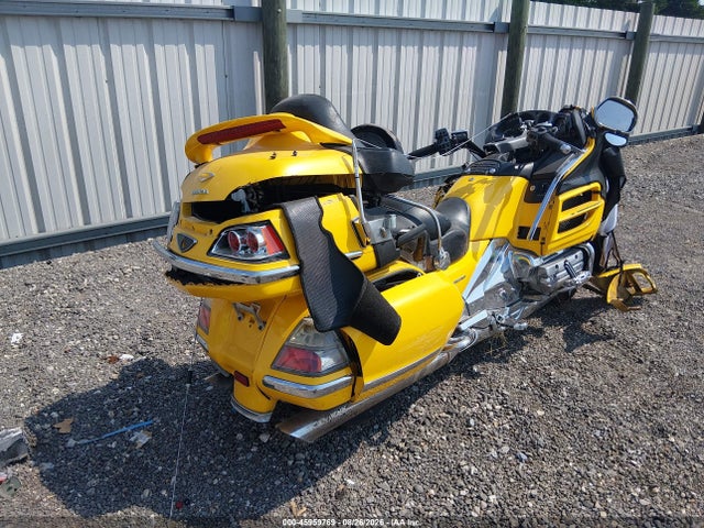 45959769 :رقم المزاد ، 1HFSC47032A111075 vin ، 2002 Honda Gl1800 مزاد بيع