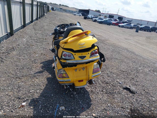 45959769 :رقم المزاد ، 1HFSC47032A111075 vin ، 2002 Honda Gl1800 مزاد بيع