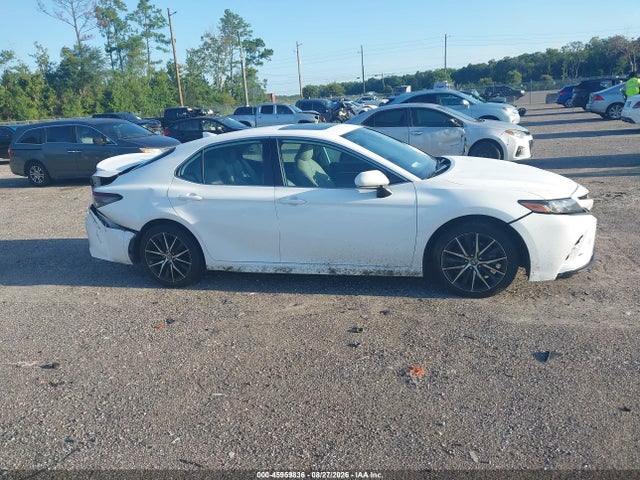 45959836 :رقم المزاد ، 4T1T11AK4NU049519 vin ، 2022 Toyota Camry Se مزاد بيع