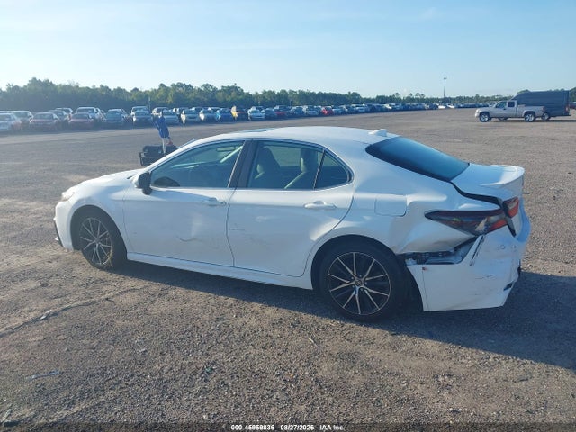 45959836 :رقم المزاد ، 4T1T11AK4NU049519 vin ، 2022 Toyota Camry Se مزاد بيع