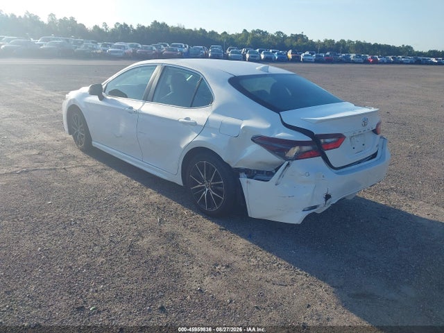 45959836 :رقم المزاد ، 4T1T11AK4NU049519 vin ، 2022 Toyota Camry Se مزاد بيع