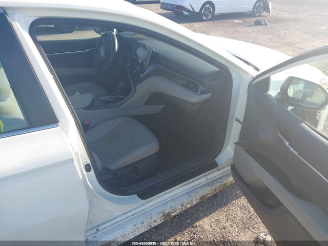 45959836 :رقم المزاد ، 4T1T11AK4NU049519 vin ، 2022 Toyota Camry Se مزاد بيع