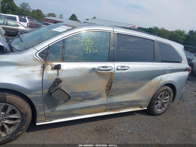Продаж на аукціоні авто 2021 Toyota Sienna Xle, vin: 5TDYRKEC0MS005449, номер лоту: 45959882