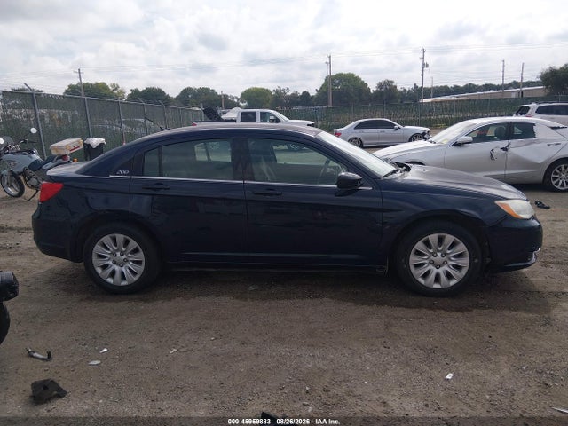 Chrysler 200 LX 2014 1C3CCBAB1EN122428 Image 13