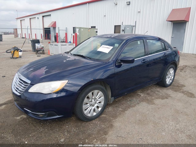 Chrysler 200 LX 2014 1C3CCBAB1EN122428 Image 2