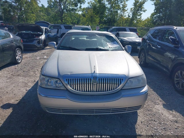 Продажа на аукционе авто 2004 Lincoln Town Car Signature, vin: 1LNHM81W84Y662307, номер лота: 45960203