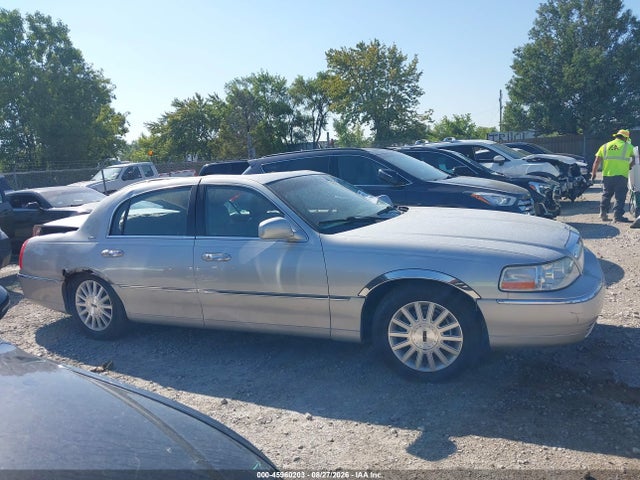 Продажа на аукционе авто 2004 Lincoln Town Car Signature, vin: 1LNHM81W84Y662307, номер лота: 45960203