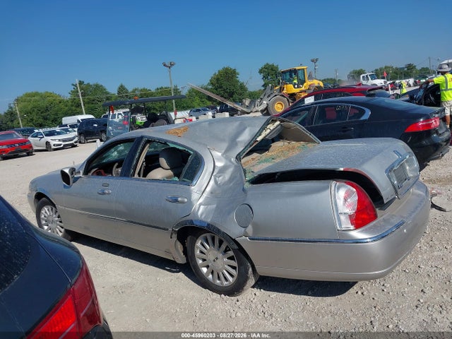 Продажа на аукционе авто 2004 Lincoln Town Car Signature, vin: 1LNHM81W84Y662307, номер лота: 45960203
