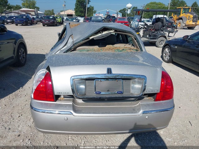 Продажа на аукционе авто 2004 Lincoln Town Car Signature, vin: 1LNHM81W84Y662307, номер лота: 45960203