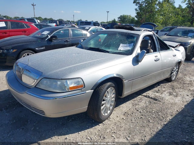 Продажа на аукционе авто 2004 Lincoln Town Car Signature, vin: 1LNHM81W84Y662307, номер лота: 45960203