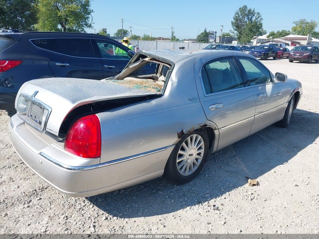 Продажа на аукционе авто 2004 Lincoln Town Car Signature, vin: 1LNHM81W84Y662307, номер лота: 45960203