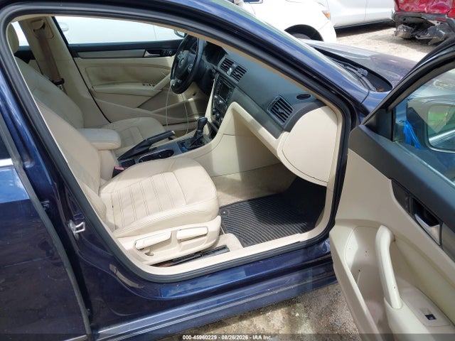 2015 Volkswagen Passat 1.8t Se მანქანა იყიდება აუქციონზე, vin: 1VWBS7A34FC025203, აუქციონის ნომერი: 45960229