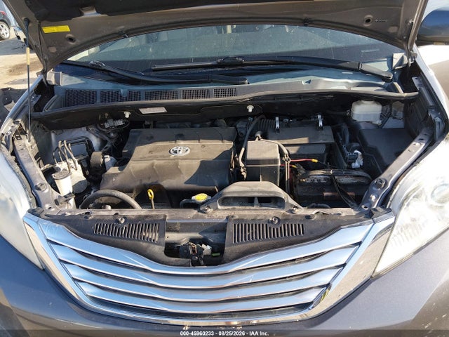 45960233 :رقم المزاد ، 5TDYK3DC4BS044828 vin ، 2011 Toyota Sienna Limited V6 مزاد بيع