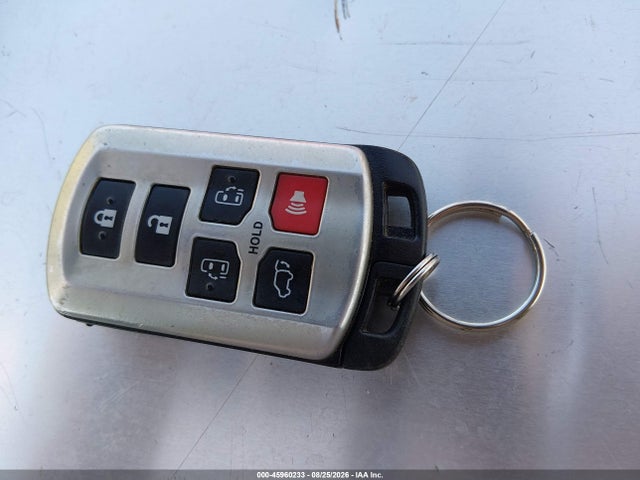 45960233 :رقم المزاد ، 5TDYK3DC4BS044828 vin ، 2011 Toyota Sienna Limited V6 مزاد بيع