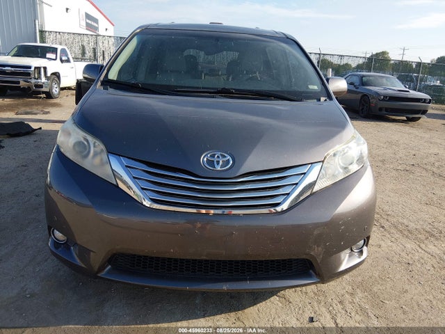45960233 :رقم المزاد ، 5TDYK3DC4BS044828 vin ، 2011 Toyota Sienna Limited V6 مزاد بيع