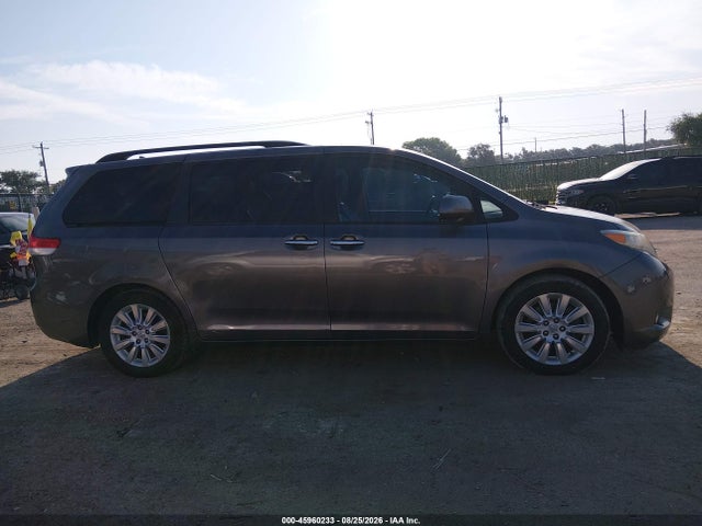 45960233 :رقم المزاد ، 5TDYK3DC4BS044828 vin ، 2011 Toyota Sienna Limited V6 مزاد بيع