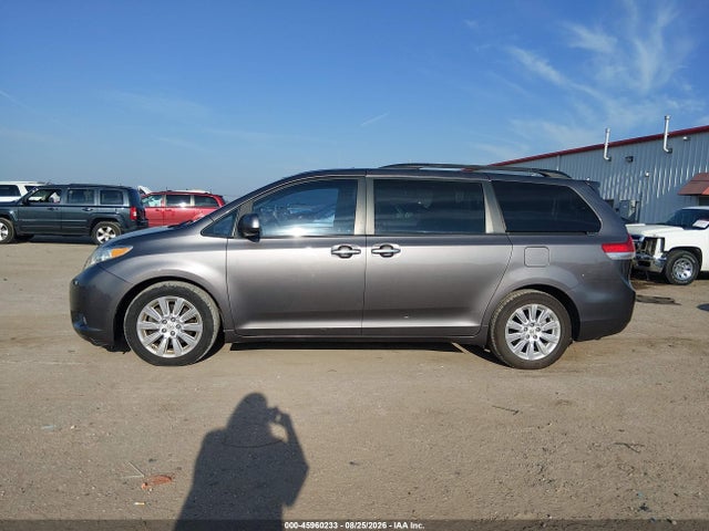 45960233 :رقم المزاد ، 5TDYK3DC4BS044828 vin ، 2011 Toyota Sienna Limited V6 مزاد بيع