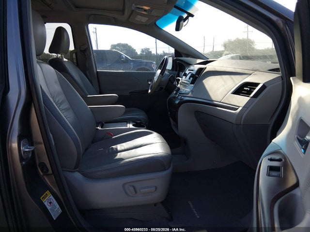 45960233 :رقم المزاد ، 5TDYK3DC4BS044828 vin ، 2011 Toyota Sienna Limited V6 مزاد بيع