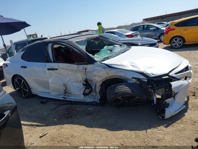 45960307 :رقم المزاد ، 4T1B61HK2JU068289 vin ، 2018 Toyota Camry Xse مزاد بيع