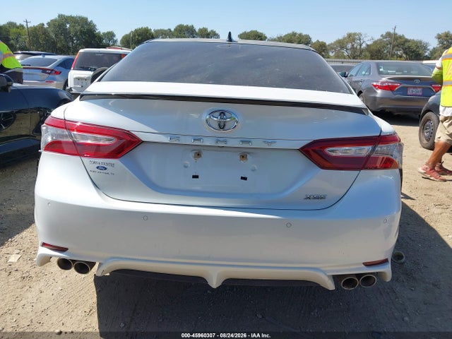 45960307 :رقم المزاد ، 4T1B61HK2JU068289 vin ، 2018 Toyota Camry Xse مزاد بيع