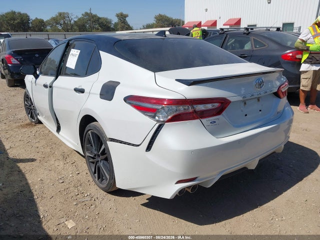 45960307 :رقم المزاد ، 4T1B61HK2JU068289 vin ، 2018 Toyota Camry Xse مزاد بيع
