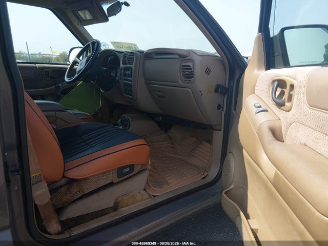 45960349 :رقم المزاد ، 1GNDT13WXY2284582 vin ، 2000 Chevrolet Blazer مزاد بيع