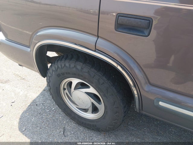 45960349 :رقم المزاد ، 1GNDT13WXY2284582 vin ، 2000 Chevrolet Blazer مزاد بيع