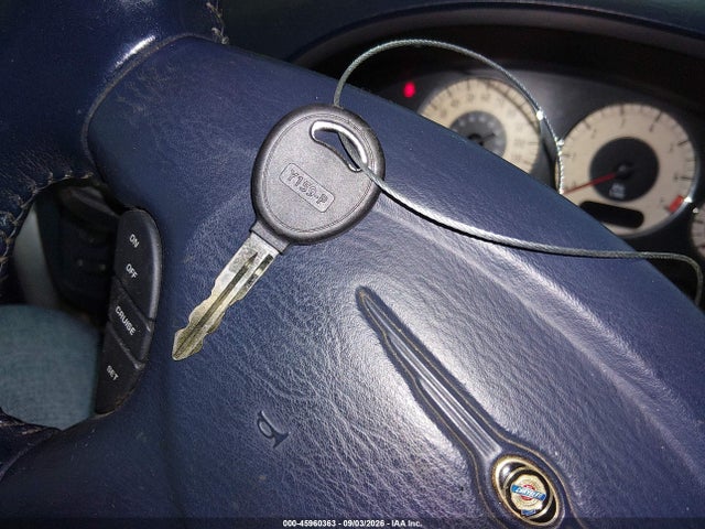 2002 Chrysler Town & Country Limited მანქანა იყიდება აუქციონზე, vin: 2C8GT64L42R696981, აუქციონის ნომერი: 45960363