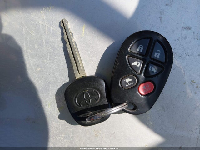 Продажа на аукционе авто 2013 Toyota Sienna Xle V6 8 Passenger, vin: 5TDYK3DC4DS335185, номер лота: 45960419