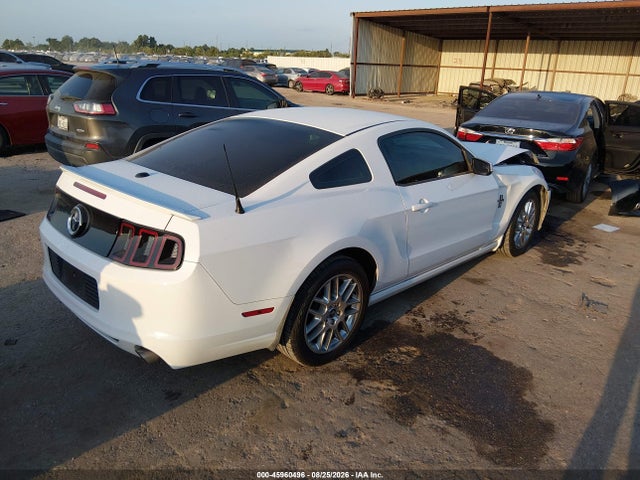 45960496 :رقم المزاد ، 1ZVBP8AMXE5326559 vin ، 2014 Ford Mustang V6 Premium مزاد بيع