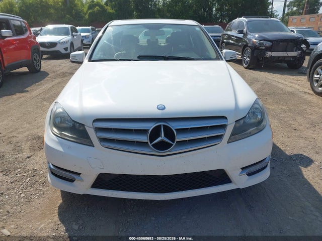 2013 Mercedes-benz C 300 Sport 4matic მანქანა იყიდება აუქციონზე, vin: WDDGF8AB2DR267482, აუქციონის ნომერი: 45960683