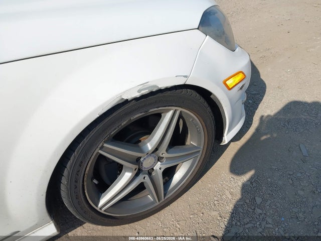2013 Mercedes-benz C 300 Sport 4matic მანქანა იყიდება აუქციონზე, vin: WDDGF8AB2DR267482, აუქციონის ნომერი: 45960683