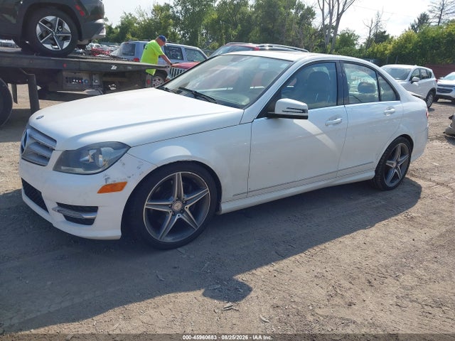 2013 Mercedes-benz C 300 Sport 4matic მანქანა იყიდება აუქციონზე, vin: WDDGF8AB2DR267482, აუქციონის ნომერი: 45960683