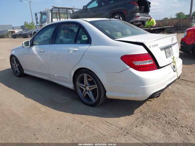 2013 Mercedes-benz C 300 Sport 4matic მანქანა იყიდება აუქციონზე, vin: WDDGF8AB2DR267482, აუქციონის ნომერი: 45960683