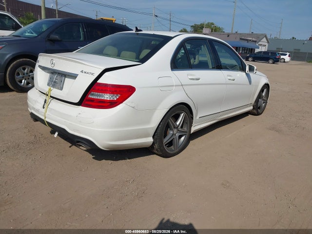 2013 Mercedes-benz C 300 Sport 4matic მანქანა იყიდება აუქციონზე, vin: WDDGF8AB2DR267482, აუქციონის ნომერი: 45960683