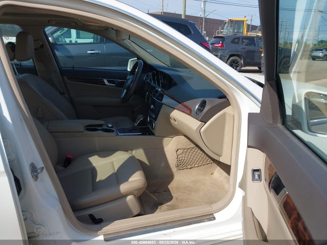 2013 Mercedes-benz C 300 Sport 4matic მანქანა იყიდება აუქციონზე, vin: WDDGF8AB2DR267482, აუქციონის ნომერი: 45960683
