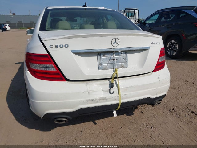 2013 Mercedes-benz C 300 Sport 4matic მანქანა იყიდება აუქციონზე, vin: WDDGF8AB2DR267482, აუქციონის ნომერი: 45960683