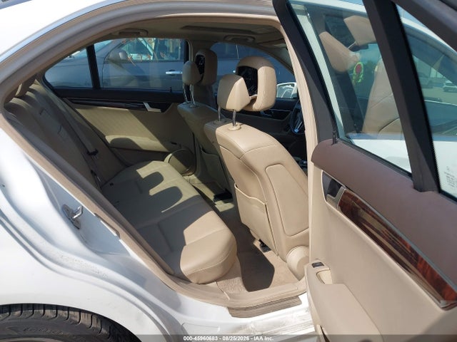 2013 Mercedes-benz C 300 Sport 4matic მანქანა იყიდება აუქციონზე, vin: WDDGF8AB2DR267482, აუქციონის ნომერი: 45960683