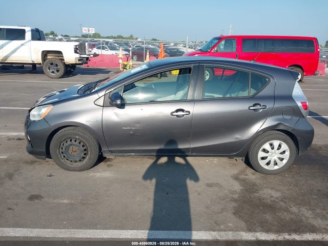 2013 Toyota Prius C One მანქანა იყიდება აუქციონზე, vin: JTDKDTB30D1553883, აუქციონის ნომერი: 45960928