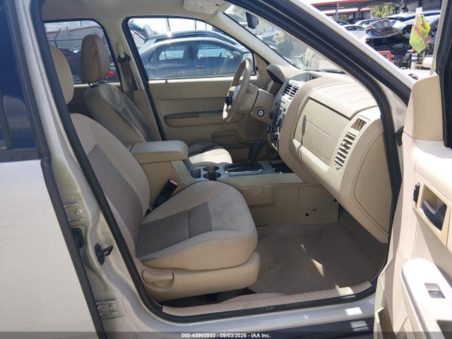 45960950 :رقم المزاد ، 1FMCU03148KC82211 vin ، 2008 Ford Escape Xlt مزاد بيع