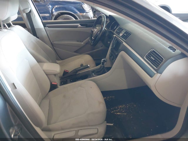 45960966 :رقم المزاد ، 1VWAS7A38GC058556 vin ، 2016 Volkswagen Passat 1.8t R-line مزاد بيع