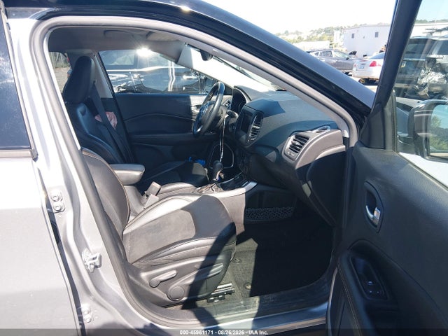 2018 Jeep Compass Latitude 4x4 მანქანა იყიდება აუქციონზე, vin: 3C4NJDBB9JT114883, აუქციონის ნომერი: 45961171